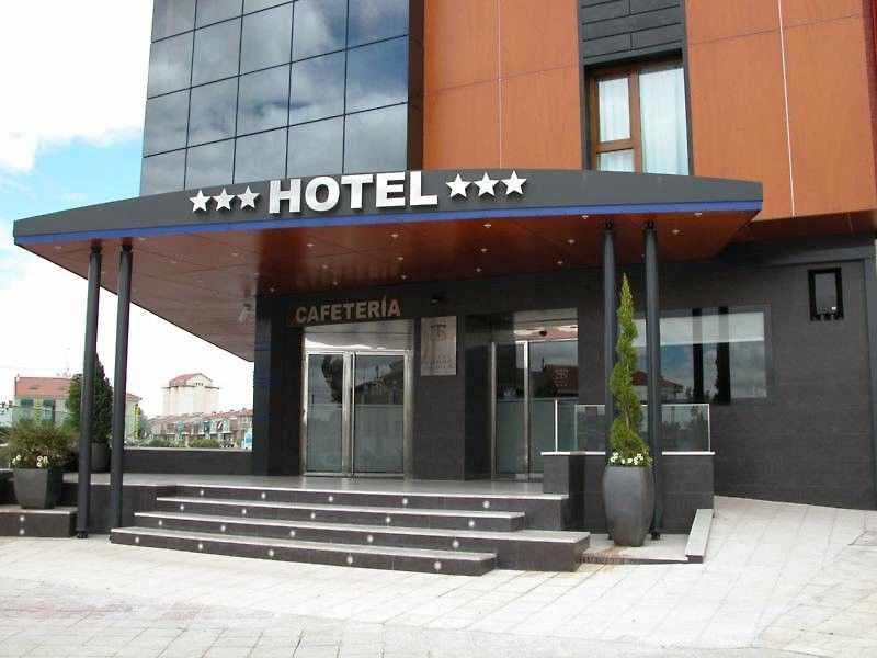 Hotel Torre De Sila Тордесільяс Екстер'єр фото